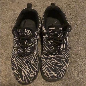 Nike Roshe Black and White Design. Size 8.